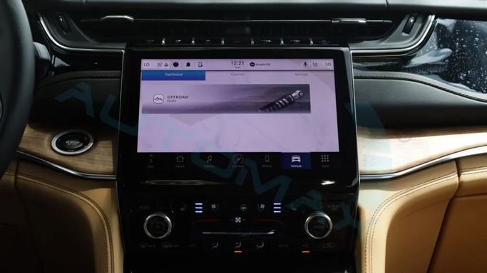 Новый Jeep Grand Cherokee L V (WL), 3.6 л, 2025 в Дубае от Auto Max Group Белый цвет. GCC | AUTO.AE