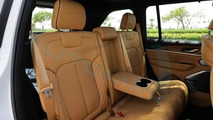 Новый Jeep Grand Cherokee L V (WL), 3.6 л, 2025 в Дубае от Auto Max Group Белый цвет. GCC | AUTO.AE