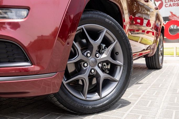 Подержанный Jeep Grand Cherokee IV (WK2) Рестайлинг, 3.6 л, 2020 в Дубае от Linda Cars Красный цвет. GCC | AUTO.AE