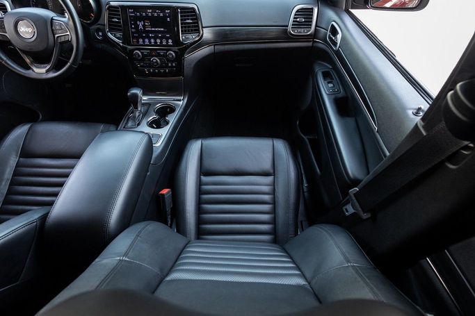 Подержанный Jeep Grand Cherokee IV (WK2) Рестайлинг, 3.6 л, 2020 в Дубае от Linda Cars Красный цвет. GCC | AUTO.AE