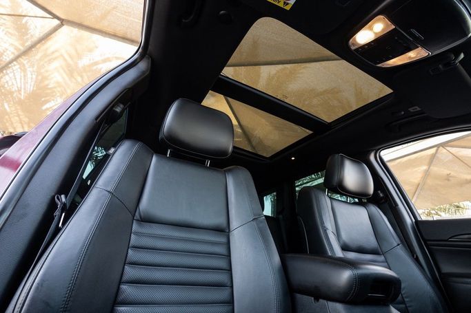 Подержанный Jeep Grand Cherokee IV (WK2) Рестайлинг, 3.6 л, 2020 в Дубае от Linda Cars Красный цвет. GCC | AUTO.AE