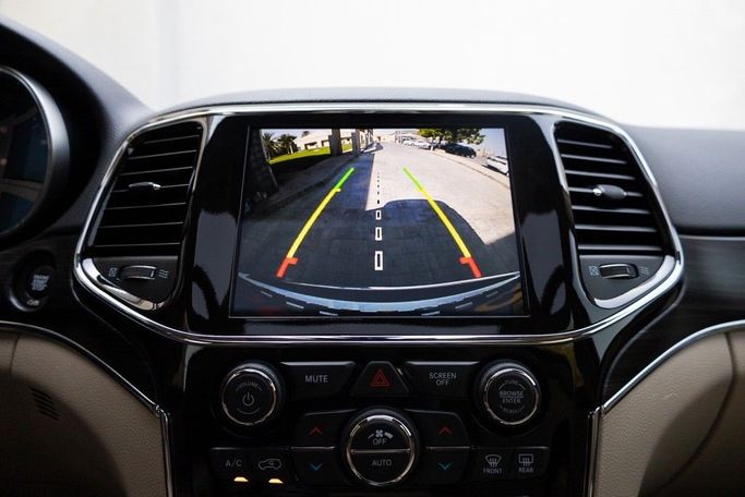 Подержанный Jeep Grand Cherokee IV (WK2) Рестайлинг, 3.6 л, 2019 в Дубае от Linda Cars Белый цвет. GCC | AUTO.AE