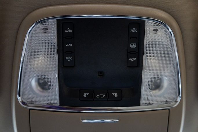 Подержанный Jeep Grand Cherokee IV (WK2) Рестайлинг, 3.6 л, 2019 в Дубае от Linda Cars Белый цвет. GCC | AUTO.AE