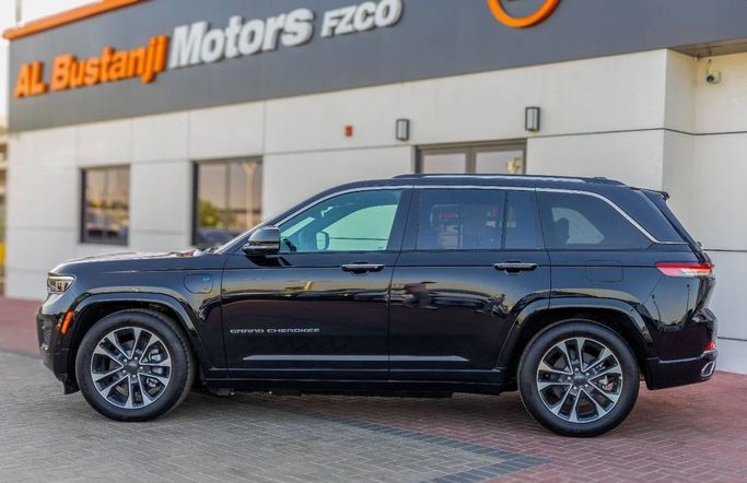 New Jeep Grand Cherokee V (WL), 3.6 l, 2023 in Dubai by Albustanji Motors FZCO, Black color.  | AUTO.AE