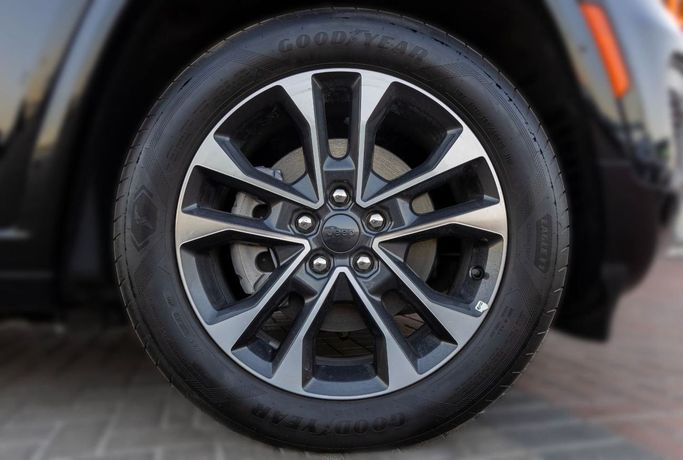 New Jeep Grand Cherokee V (WL), 3.6 l, 2023 in Dubai by Albustanji Motors FZCO, Black color.  | AUTO.AE