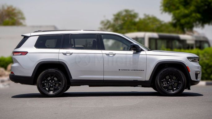 New Jeep Grand Cherokee V (WL), 3.6 l, 2024 in Dubai by Milele, Silver color. Other | AUTO.AE
