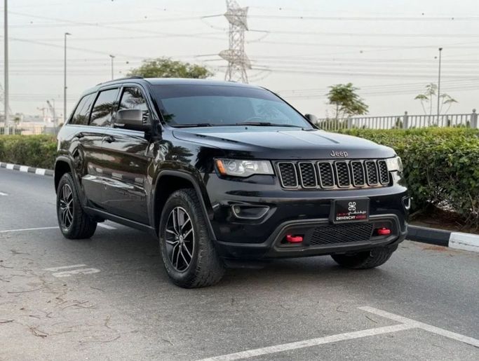Подержанный Jeep Grand Cherokee IV (WK2) Рестайлинг, 3.6 л, 2017 в Дубае от Drivenchy Motors Черный цвет. Американская | AUTO.AE