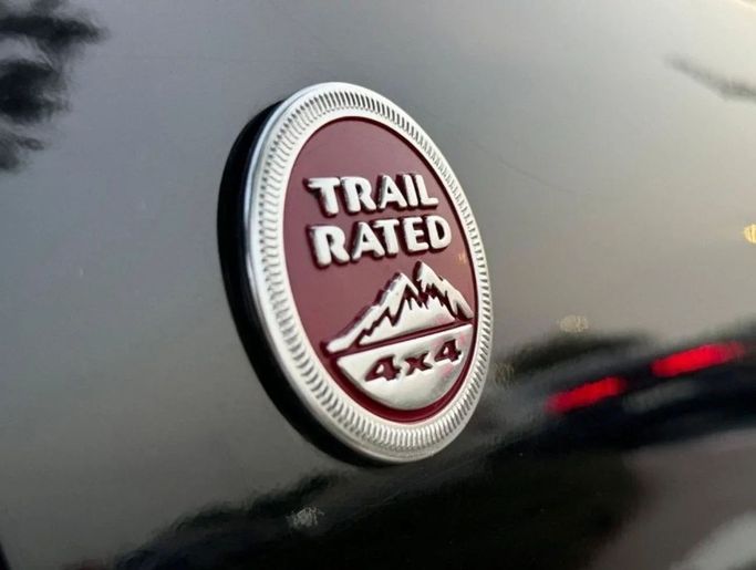 Подержанный Jeep Grand Cherokee IV (WK2) Рестайлинг, 3.6 л, 2017 в Дубае от Drivenchy Motors Черный цвет. Американская | AUTO.AE