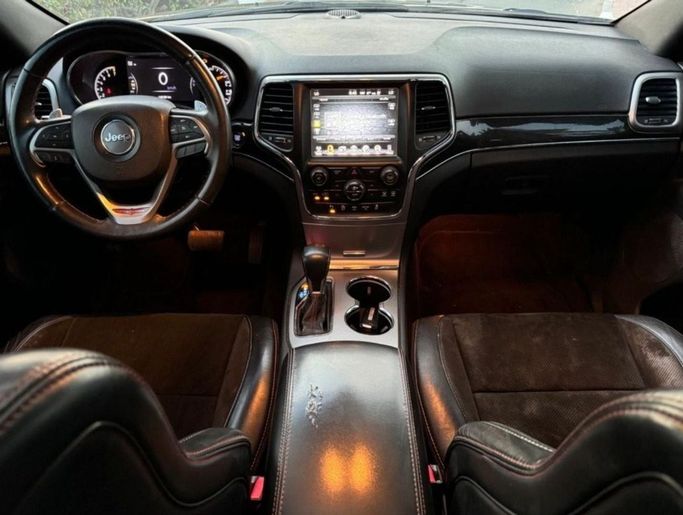 Подержанный Jeep Grand Cherokee IV (WK2) Рестайлинг, 3.6 л, 2017 в Дубае от Drivenchy Motors Черный цвет. Американская | AUTO.AE