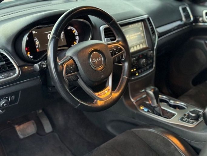 Подержанный Jeep Grand Cherokee IV (WK2) Рестайлинг, 3.6 л, 2017 в Дубае от Drivenchy Motors Черный цвет. Американская | AUTO.AE