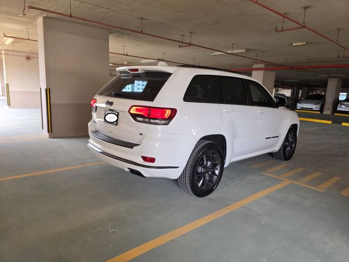 Used Jeep Grand Cherokee IV (WK2) Facelift, 3.6 l, 2020 in Dubai, White color. GCC Specs | AUTO.AE