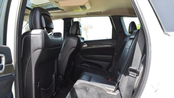 Подержанный Jeep Grand Cherokee IV (WK2) Рестайлинг, 5.7 л, 2013 в Дубае от Al Falasi Motors Белый цвет. GCC | AUTO.AE