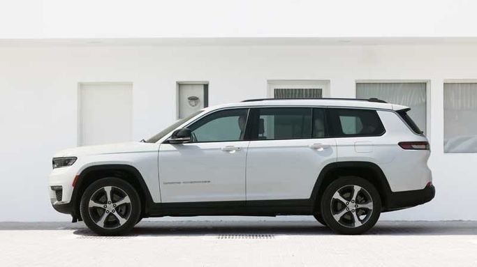 Used Jeep Grand Cherokee V (WL), 3.6 l, 2023 in Dubai by Cariva Used Cars , Beige color. GCC Specs | AUTO.AE