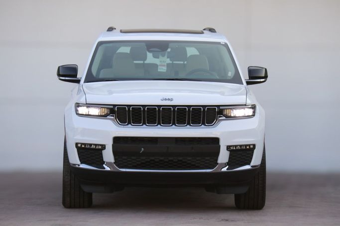 Новый Jeep Grand Cherokee L V (WL), 3.6 л, 2021 в Дубае от Atlantic Motors FZCO Белый цвет. GCC | AUTO.AE