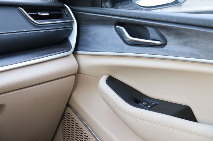 Новый Jeep Grand Cherokee L V (WL), 3.6 л, 2021 в Дубае от Atlantic Motors FZCO Белый цвет. GCC | AUTO.AE