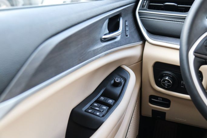 Новый Jeep Grand Cherokee L V (WL), 3.6 л, 2021 в Дубае от Atlantic Motors FZCO Белый цвет. GCC | AUTO.AE