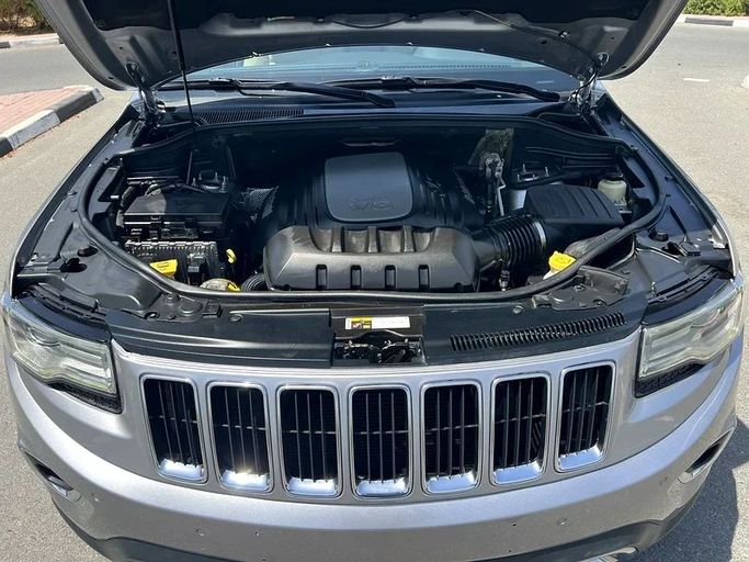 Used Jeep Grand Cherokee IV (WK2) Facelift, 3.6 l, 2014 in Dubai by First Choice Motors, Silver color. GCC Specs | AUTO.AE
