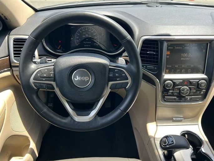 Used Jeep Grand Cherokee IV (WK2) Facelift, 3.6 l, 2014 in Dubai by First Choice Motors, Silver color. GCC Specs | AUTO.AE