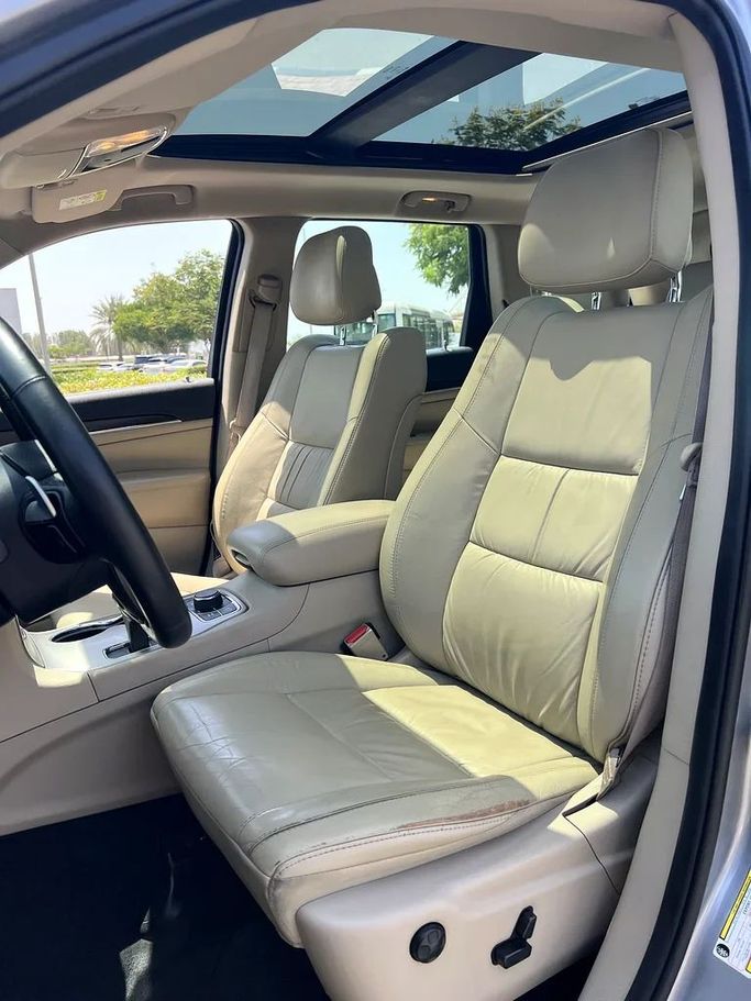 Used Jeep Grand Cherokee IV (WK2) Facelift, 3.6 l, 2014 in Dubai by First Choice Motors, Silver color. GCC Specs | AUTO.AE