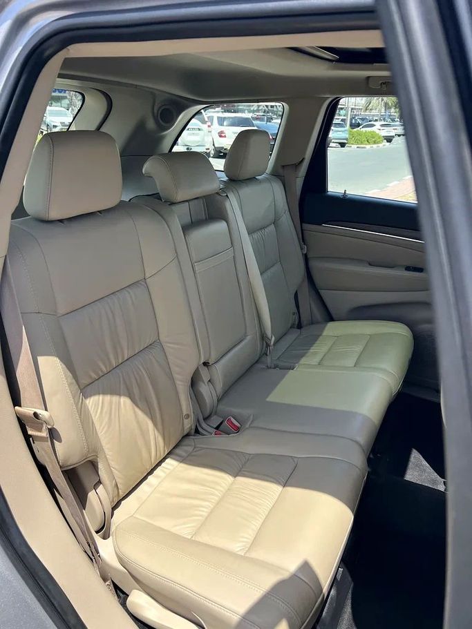 Used Jeep Grand Cherokee IV (WK2) Facelift, 3.6 l, 2014 in Dubai by First Choice Motors, Silver color. GCC Specs | AUTO.AE