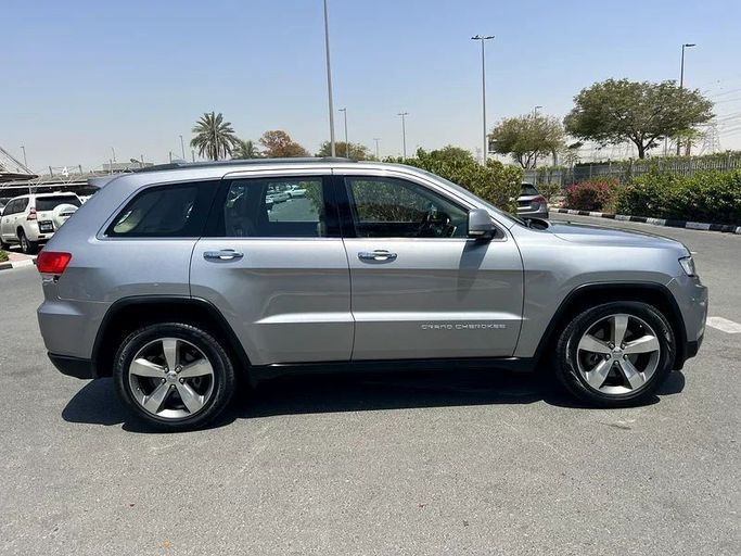 Used Jeep Grand Cherokee IV (WK2) Facelift, 3.6 l, 2014 in Dubai by First Choice Motors, Silver color. GCC Specs | AUTO.AE