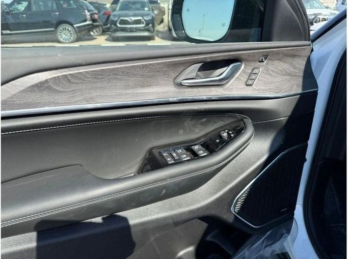 جديدة Jeep Grand Cherokee V (WL), 3.6 l, 2024 في في دبي من Al Rawnaq Motors ، اللون أبيض. مواصفات الخليج | AUTO.AE