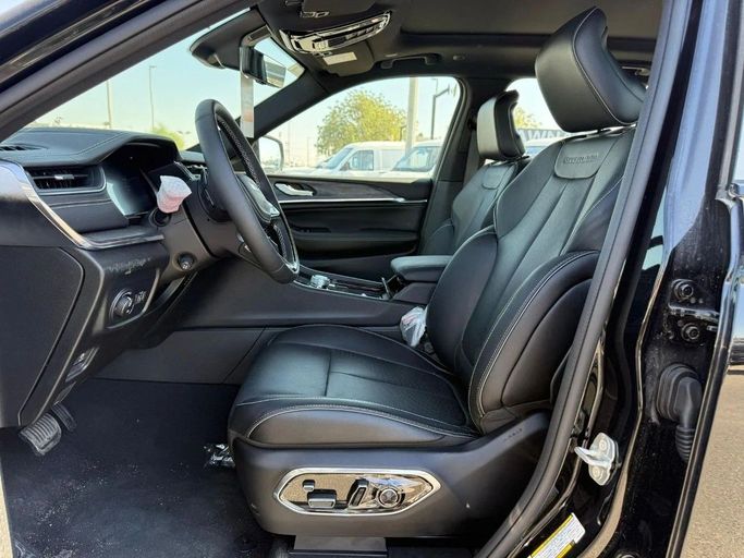 Новый Jeep Grand Cherokee V (WL), 3.6 л, 2024 в Дубае от Al Rawnaq Motors  Черный цвет. GCC | AUTO.AE