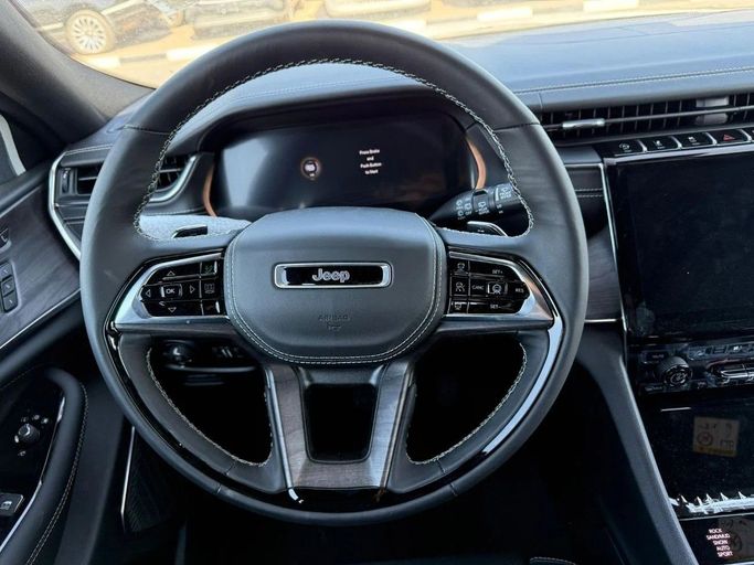 Новый Jeep Grand Cherokee V (WL), 3.6 л, 2024 в Дубае от Al Rawnaq Motors  Черный цвет. GCC | AUTO.AE