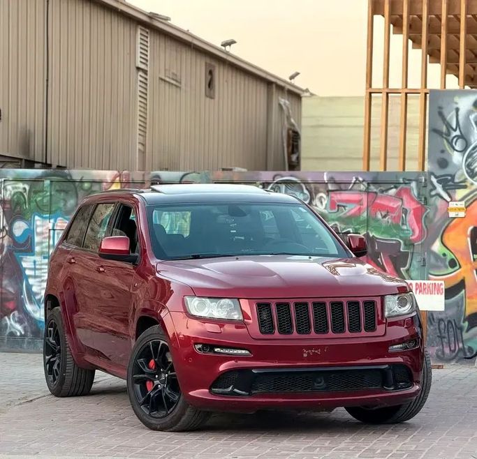 Подержанный Jeep Grand Cherokee SRT8 IV (WK2), 6.4 л, 2013 в Дубае от Morya Jeswani Cars Тёмно-бордовый цвет. GCC | AUTO.AE