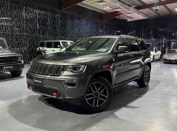 Подержанный Jeep Grand Cherokee IV (WK2) Рестайлинг, 3.6 л, 2019 в Дубае от Zeus Motors Серый цвет. GCC | AUTO.AE