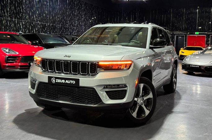 Used Jeep Grand Cherokee L V (WL), 3.6 l, 2023 in Dubai by Zeus Motors, Silver color. GCC Specs | AUTO.AE
