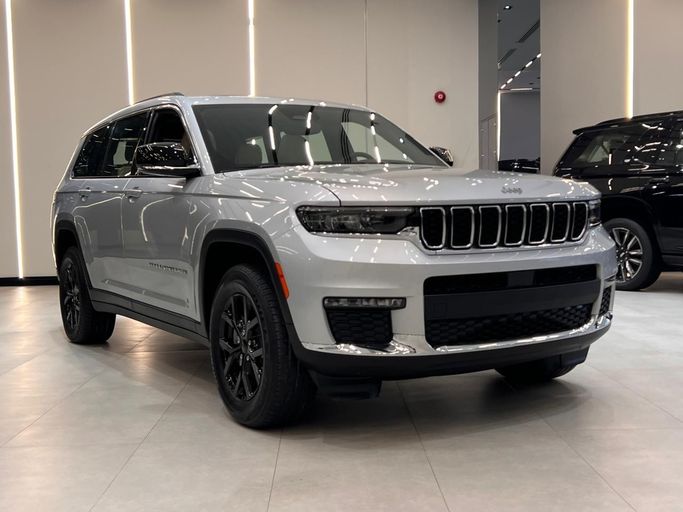 Used Jeep Grand Cherokee V (WL), 3.6 l, 2023 in Dubai by SYARTI CAR TRADING, Silver color. GCC Specs | AUTO.AE | Listing #271719