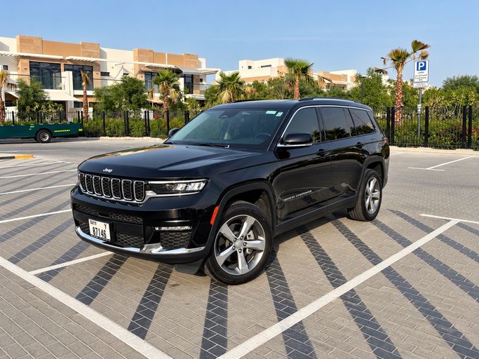 مستعملة ⁦Jeep Grand Cherokee L V (WL)، 3.6 l، 2022⁩ في في الإمارات, دبي من Bimmer Benz، اللون أسود. مواصفات الخليج | AUTO.AE | إعلان #289245