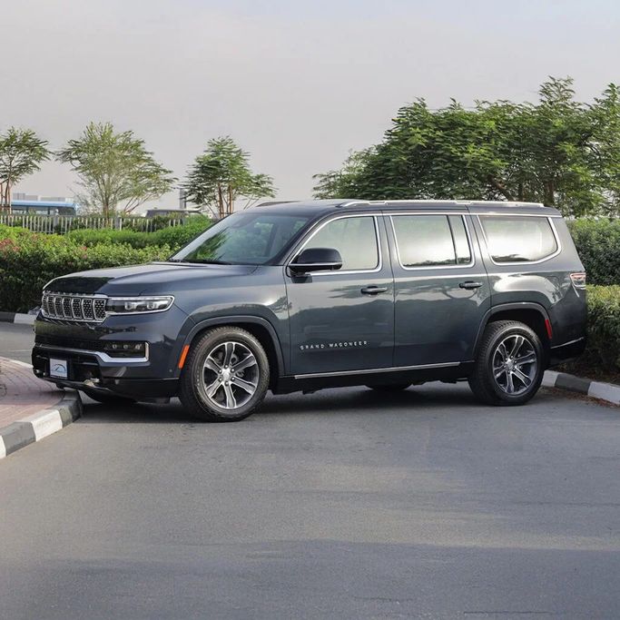 Новый Jeep Wagoneer Grand WS, 3.0 л, 2023 в Дубае от Auto Max Group Серебристый цвет. GCC | AUTO.AE