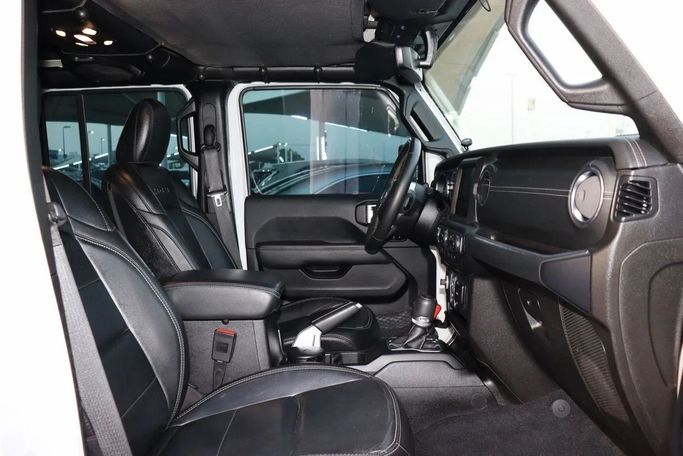 Подержанный Jeep Wrangler IV (JL), 3.6 л, 2019 в Дубае от Dresden Motors Белый цвет. GCC | AUTO.AE