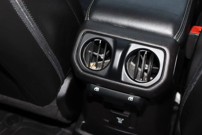 Подержанный Jeep Wrangler IV (JL), 3.6 л, 2019 в Дубае от Dresden Motors Белый цвет. GCC | AUTO.AE