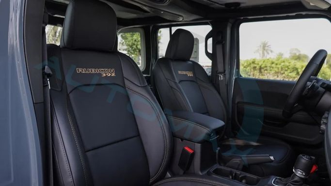 Новый Jeep Wrangler IV (JL) Рестайлинг, 6.4 л, 2025 в Дубае от Auto Max Group Серебристый цвет. GCC | AUTO.AE