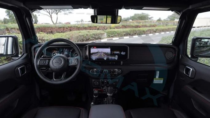 Новый Jeep Wrangler IV (JL) Рестайлинг, 2.0 л, 2025 в Дубае от Auto Max Group Серебристый цвет. GCC | AUTO.AE