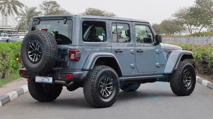 Новый Jeep Wrangler IV (JL) Рестайлинг, 2.0 л, 2025 в Дубае от Auto Max Group Серебристый цвет. GCC | AUTO.AE