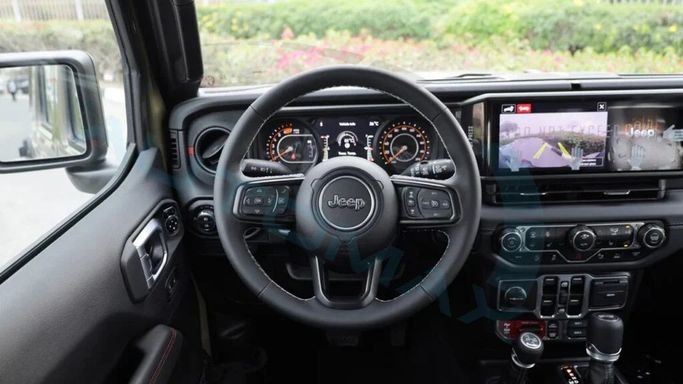 Новый Jeep Wrangler IV (JL) Рестайлинг, 2.0 л, 2025 в Дубае от Auto Max Group Другой цвет цвет. GCC | AUTO.AE