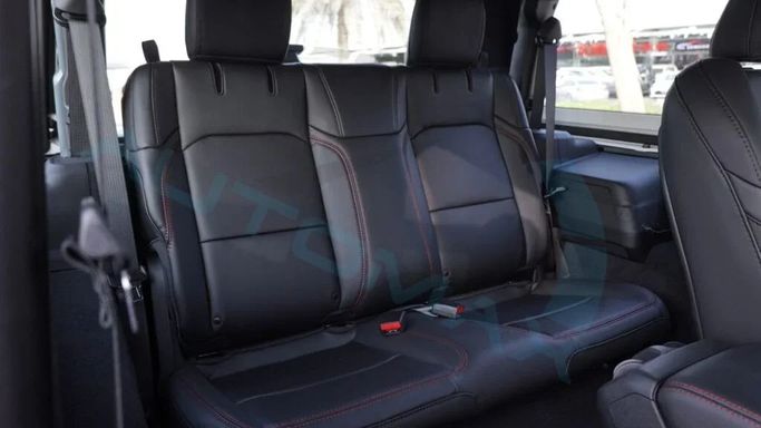 Новый Jeep Wrangler IV (JL) Рестайлинг, 2.0 л, 2025 в Дубае от Auto Max Group Серый цвет. GCC | AUTO.AE
