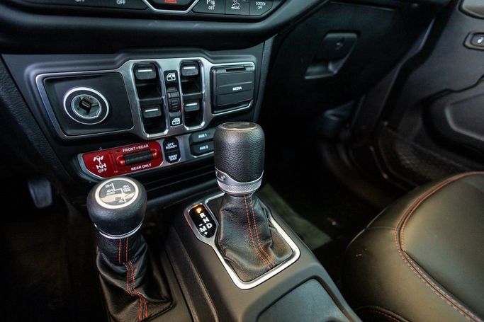 Used Jeep Wrangler IV (JL), 3.6 l, 2021 in Dubai by Linda Cars, Grey color. GCC Specs | AUTO.AE