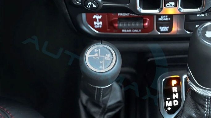 Новый Jeep Wrangler IV (JL) Рестайлинг, 2.0 л, 2024 в Дубае от Auto Max Group Голубой цвет. GCC | AUTO.AE
