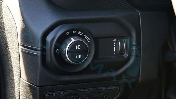 Новый Jeep Wrangler IV (JL) Рестайлинг, 2.0 л, 2024 в Дубае от Auto Max Group Голубой цвет. GCC | AUTO.AE
