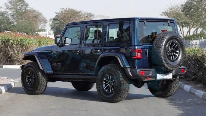 Новый Jeep Wrangler IV (JL) Рестайлинг, 2.0 л, 2025 в Дубае от Auto Max Group Голубой цвет. GCC | AUTO.AE