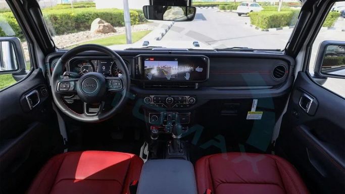 Новый Jeep Wrangler IV (JL) Рестайлинг, 6.4 л, 2024 в Дубае от Auto Max Group Белый цвет. GCC | AUTO.AE