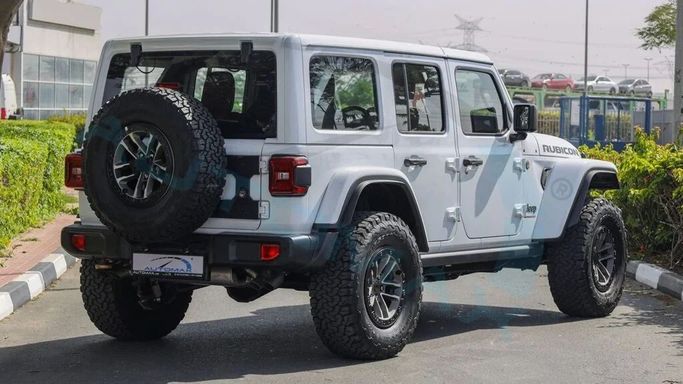 Новый Jeep Wrangler IV (JL) Рестайлинг, 6.4 л, 2024 в Дубае от Auto Max Group Белый цвет. GCC | AUTO.AE