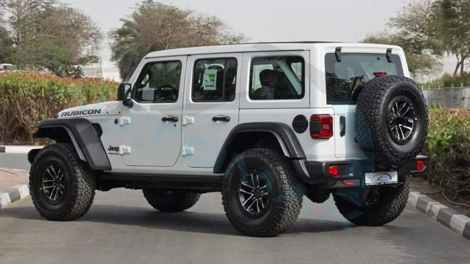 Новый Jeep Wrangler IV (JL) Рестайлинг, 2.0 л, 2024 в Дубае от Auto Max Group Белый цвет. GCC | AUTO.AE