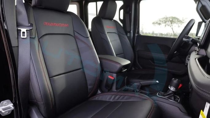 Новый Jeep Wrangler IV (JL) Рестайлинг, 2.0 л, 2025 в Дубае от Auto Max Group Черный цвет. GCC | AUTO.AE