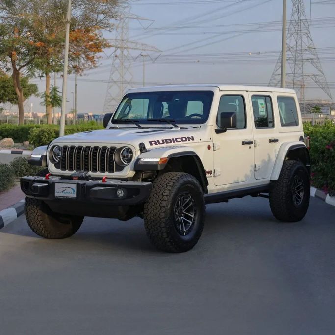 Новый Jeep Wrangler IV (JL) Рестайлинг, 2.0 л, 2025 в Дубае от Auto Max Group Белый цвет. GCC | AUTO.AE